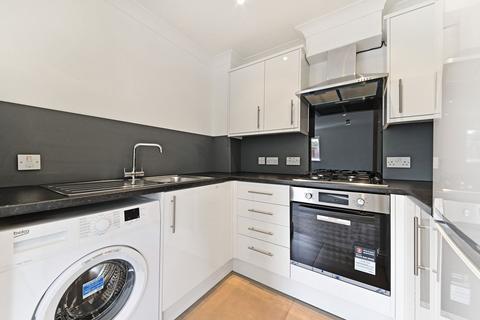 2 bedroom flat to rent, Lovelace Gardens, Surbiton KT6