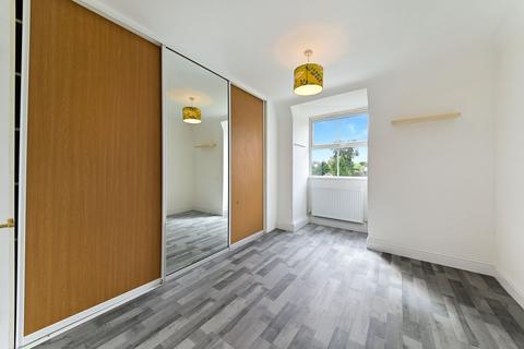 2 bedroom flat to rent, Lovelace Gardens, Surbiton KT6