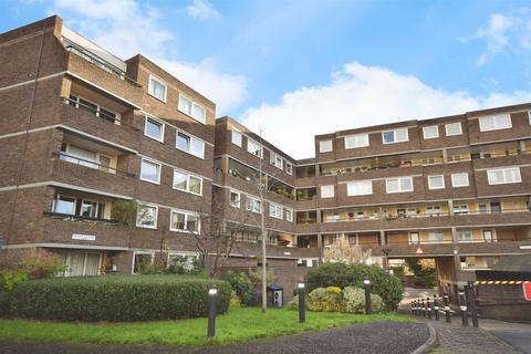 Numa Court, Brentford Dock