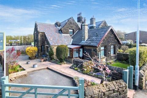 3 bedroom semi-detached house for sale, Station Road, Steeton, Keighley, West Yorkshire, BD20 6RY