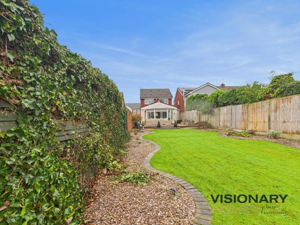 Garden to house
