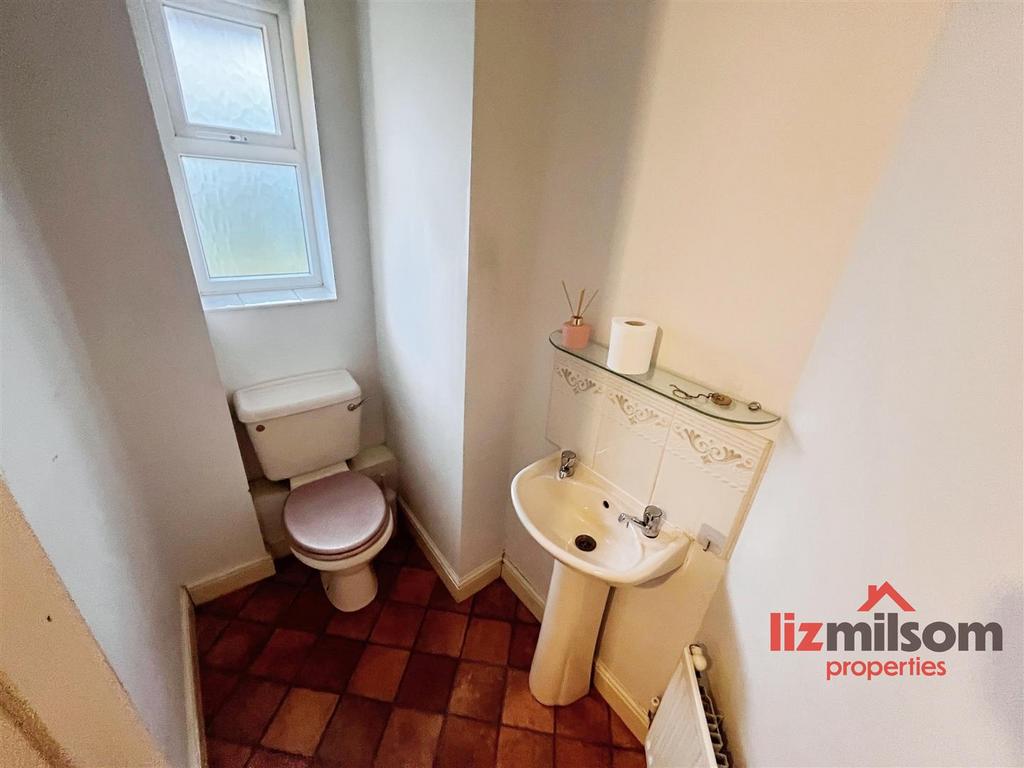 39979def-WC.jpg