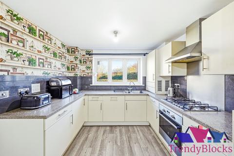 4 bedroom end of terrace house for sale, Henry Walk, Dartford DA1
