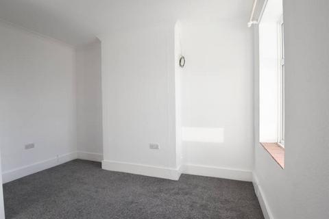 2 bedroom flat to rent, Beach Road, Eastbourne BN22