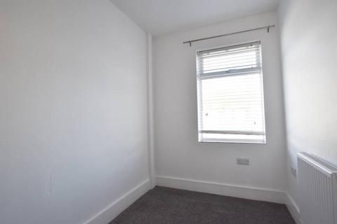 2 bedroom flat to rent, Beach Road, Eastbourne BN22