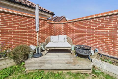 2 bedroom end of terrace house for sale, Silva Walk, Colchester CO5