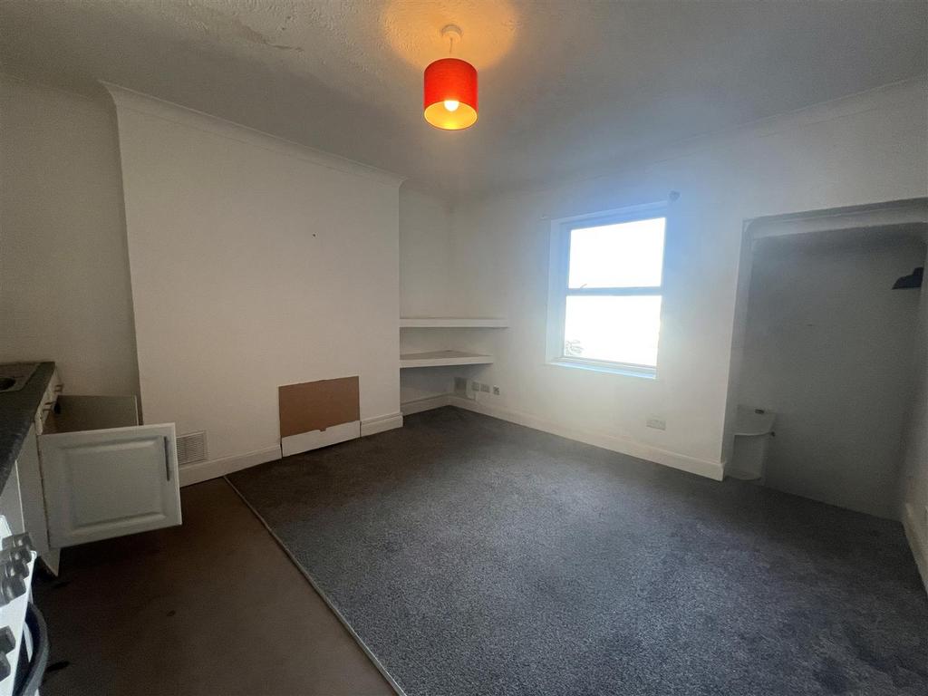 Kitchen 2.JPG