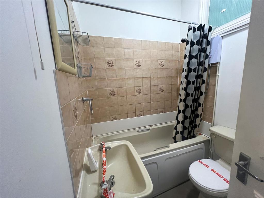 Bathroom.JPG