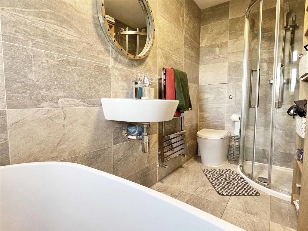 Ensuite2.jpg