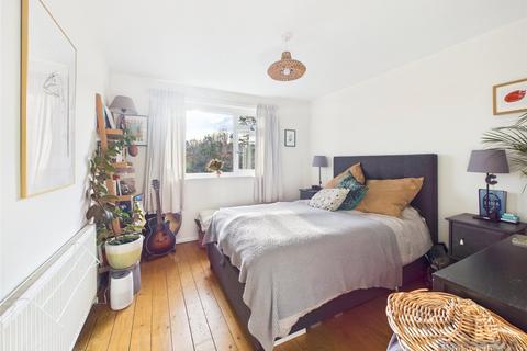 2 bedroom apartment to rent, Lovelace Gardens, Surbiton KT6