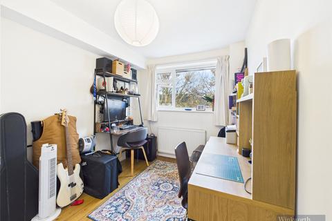 2 bedroom apartment to rent, Lovelace Gardens, Surbiton KT6