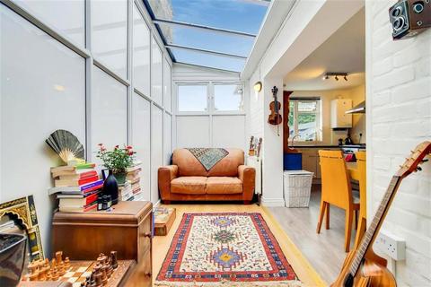 undefined, Castelnau, London SW13