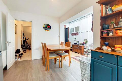 undefined, Castelnau, London SW13
