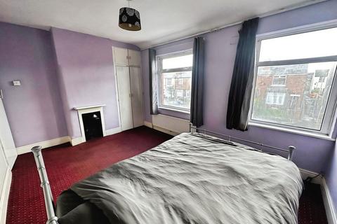 2 bedroom end of terrace house for sale, Beardshaw Avenue, Blackpool FY1