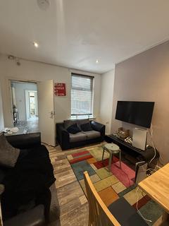 4 bedroom terraced house to rent, Nottingham NG7