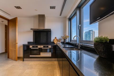 3 bedroom apartment for sale, Altura House, Bridges Court Road, London