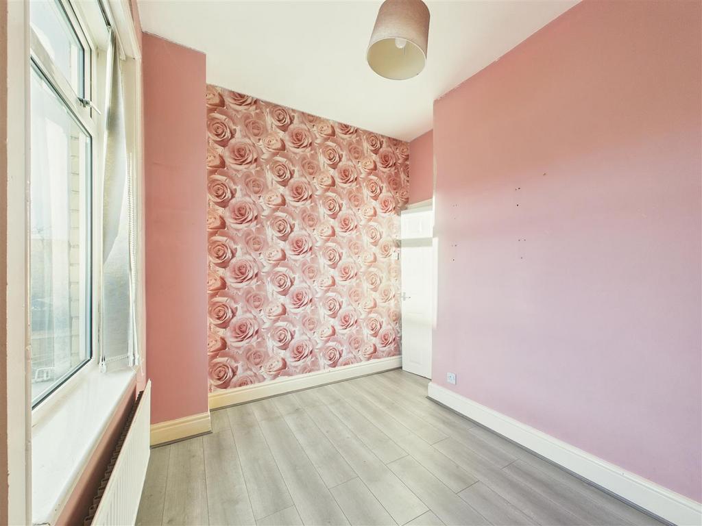 CAM05451 G0-PR0083-STILL009.jpg