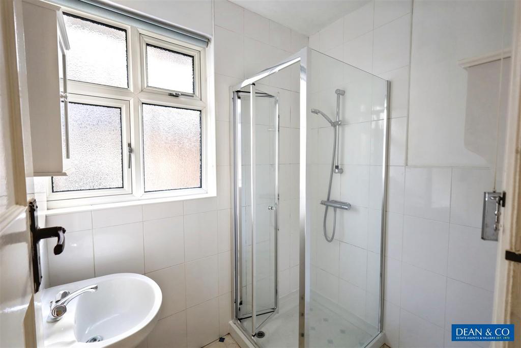 Shower rm.jpg