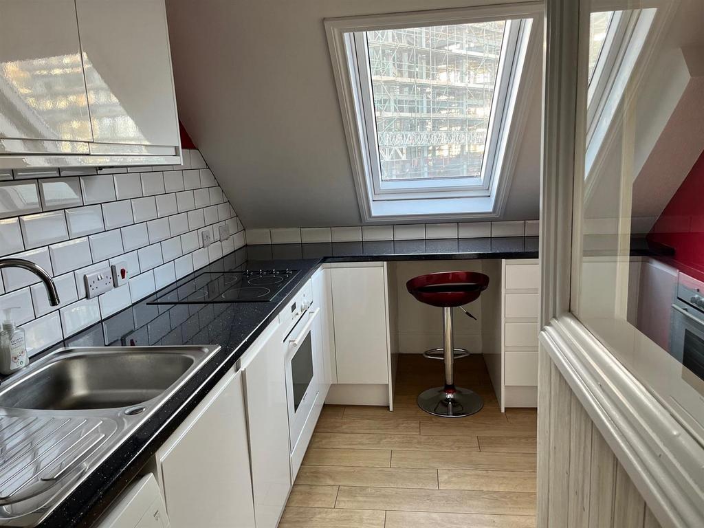 Kitchen 2.jpg