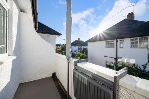 2 bedroom flat for sale, Grove Close, Kingston Upon Thames KT1