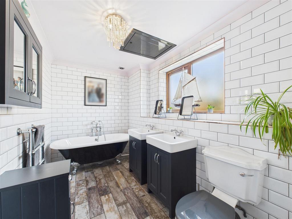 CAM05207 G0-PR0074-STILL018.jpg