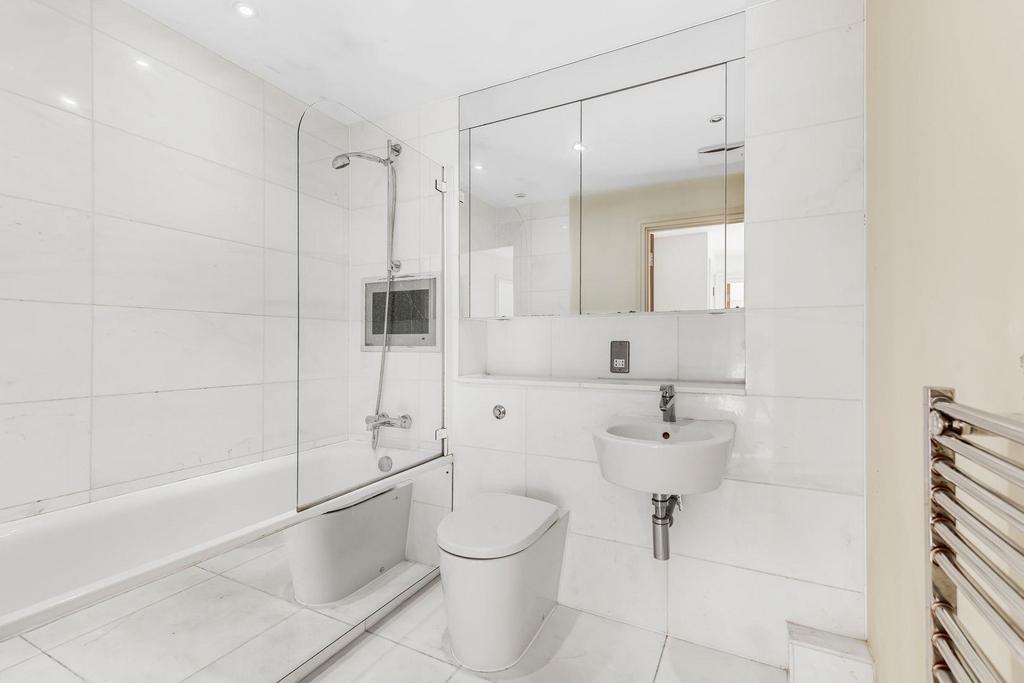 Bathroom.JPG