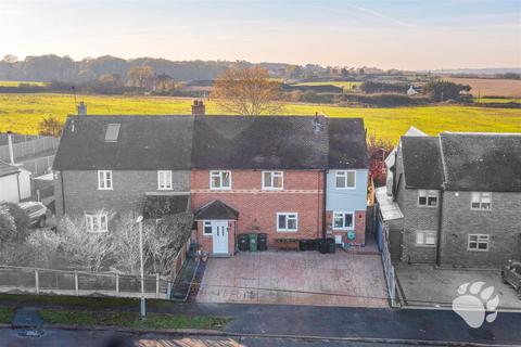 4 bedroom semi-detached house for sale, Woolshots Road, Wickford SS12