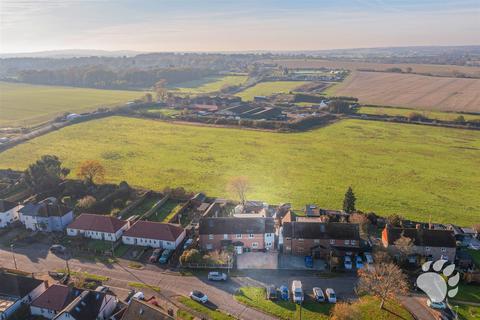 4 bedroom semi-detached house for sale, Woolshots Road, Wickford SS12