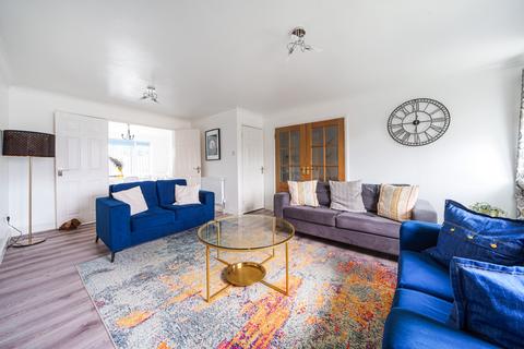 4 bedroom detached house to rent, Bedford Close, Maidenhead, SL6