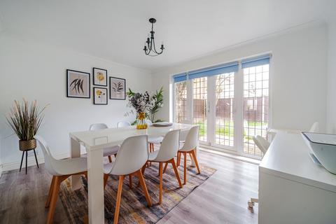 4 bedroom detached house to rent, Bedford Close, Maidenhead, SL6