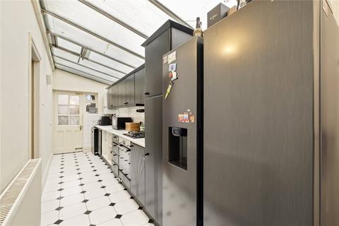 4 bedroom end of terrace house to rent, Broomwood Road, London, SW11