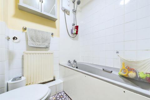 undefined, Shaw Drive, Walton-On-Thames