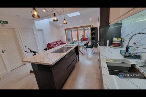 undefined, Eton Avenue, New Malden, KT3