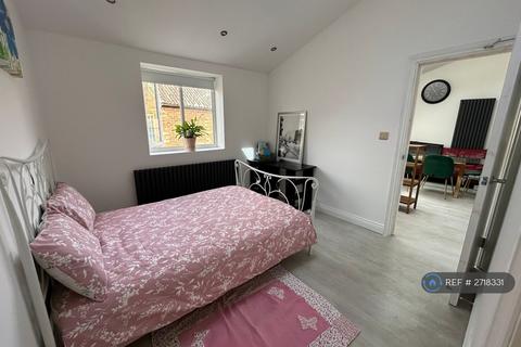 undefined, Eton Avenue, New Malden, KT3