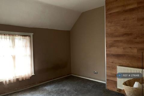 3 bedroom flat to rent, St. Pauls Square, Bedford, MK40
