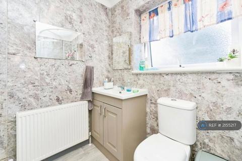 1 bedroom in a flat share to rent, Robin Hood Way, London, SW15