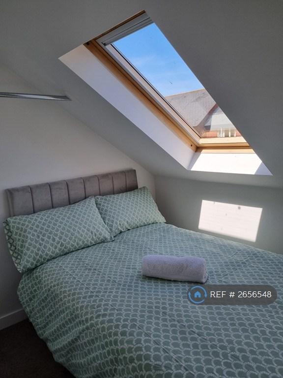3rd Floor, Single, Sloping Ceiling