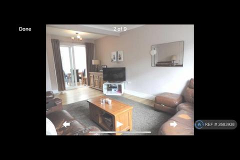 3 bedroom semi-detached house to rent, Briarwood Avenue, Droylsden, Manchester, M43