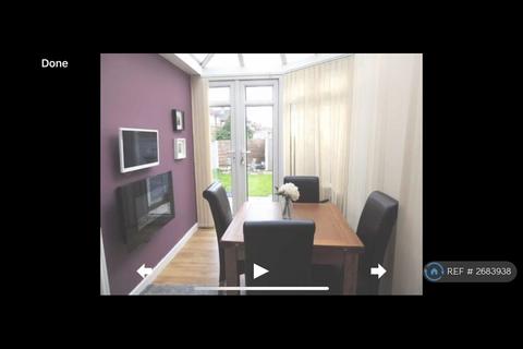 3 bedroom semi-detached house to rent, Briarwood Avenue, Droylsden, Manchester, M43