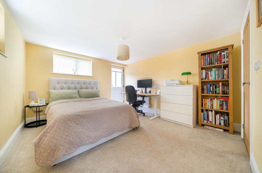 1333480-4-68912a664d0f0-ARW