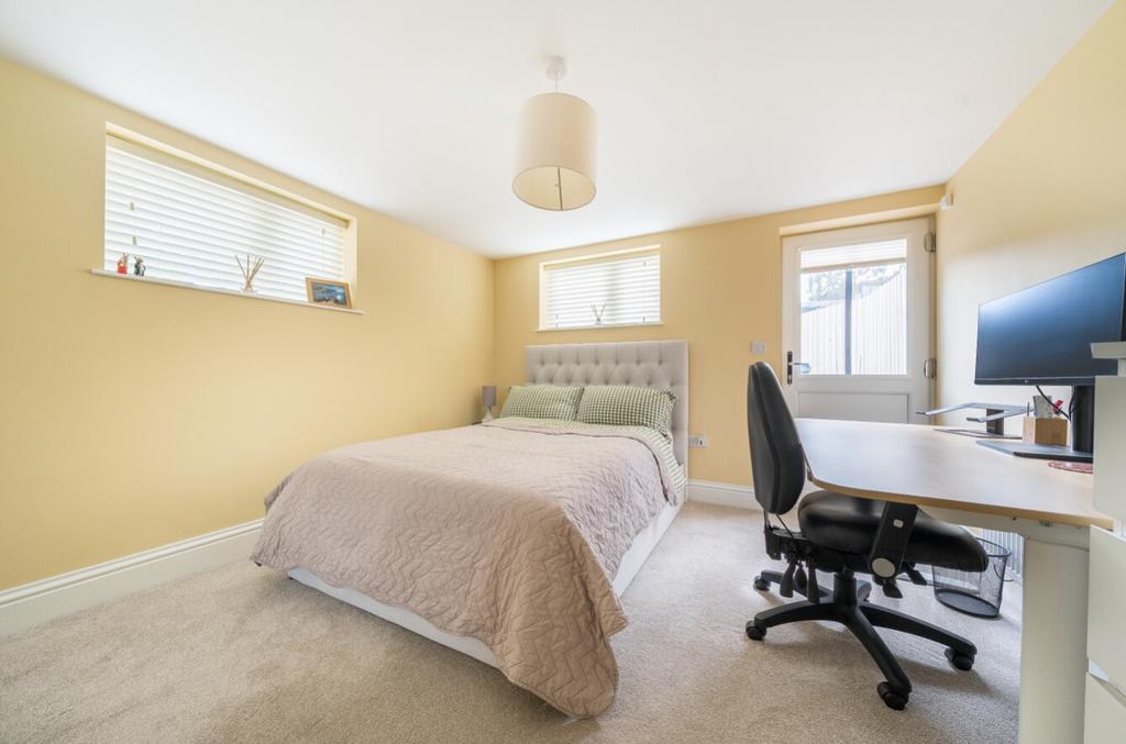 1333480-5-68912ab51bf6a-ARW