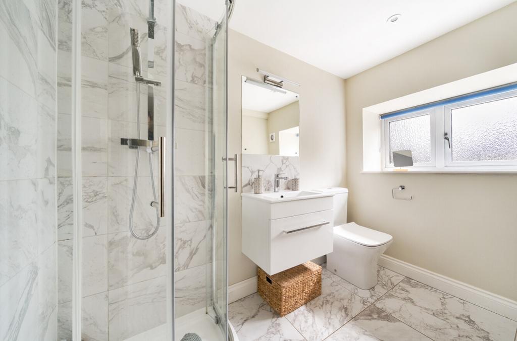 1333480-17-689122c8c4ae3-ARW