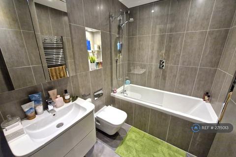 2 bedroom flat to rent, Holman Road, London, SW11