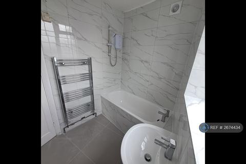 1 bedroom flat to rent, Grand Parade, East Sheen, SW14
