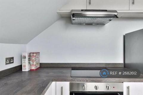 1 bedroom flat to rent, Invermene House, Epsom, KT17