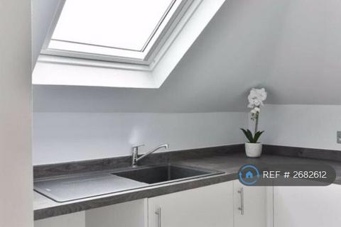 1 bedroom flat to rent, Invermene House, Epsom, KT17