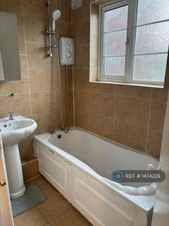 2 bedroom flat to rent, Kings Drive, Wembley, HA9