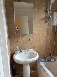 2 bedroom flat to rent, Kings Drive, Wembley, HA9