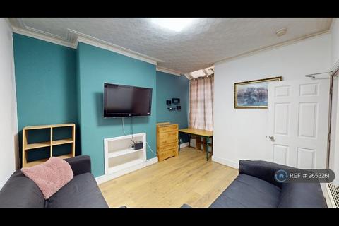 4 bedroom terraced house to rent, Landcross Road, Manchester, M14