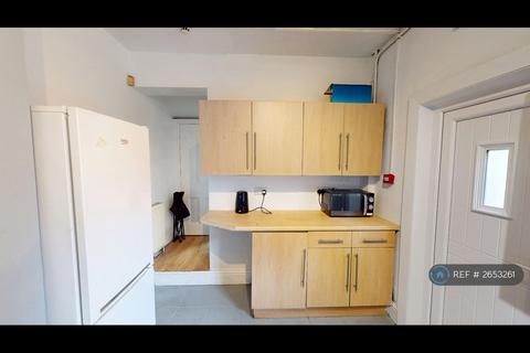 4 bedroom terraced house to rent, Landcross Road, Manchester, M14